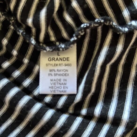 Zenana Outfitters Black & White Striped Knit Top Woman Size Large - Picture 6 of 9